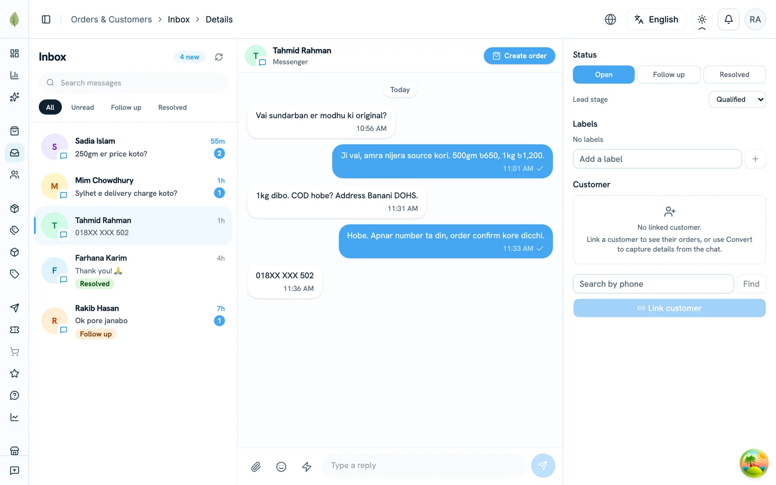 The Sellvik inbox with a Messenger conversation open beside the customer's details